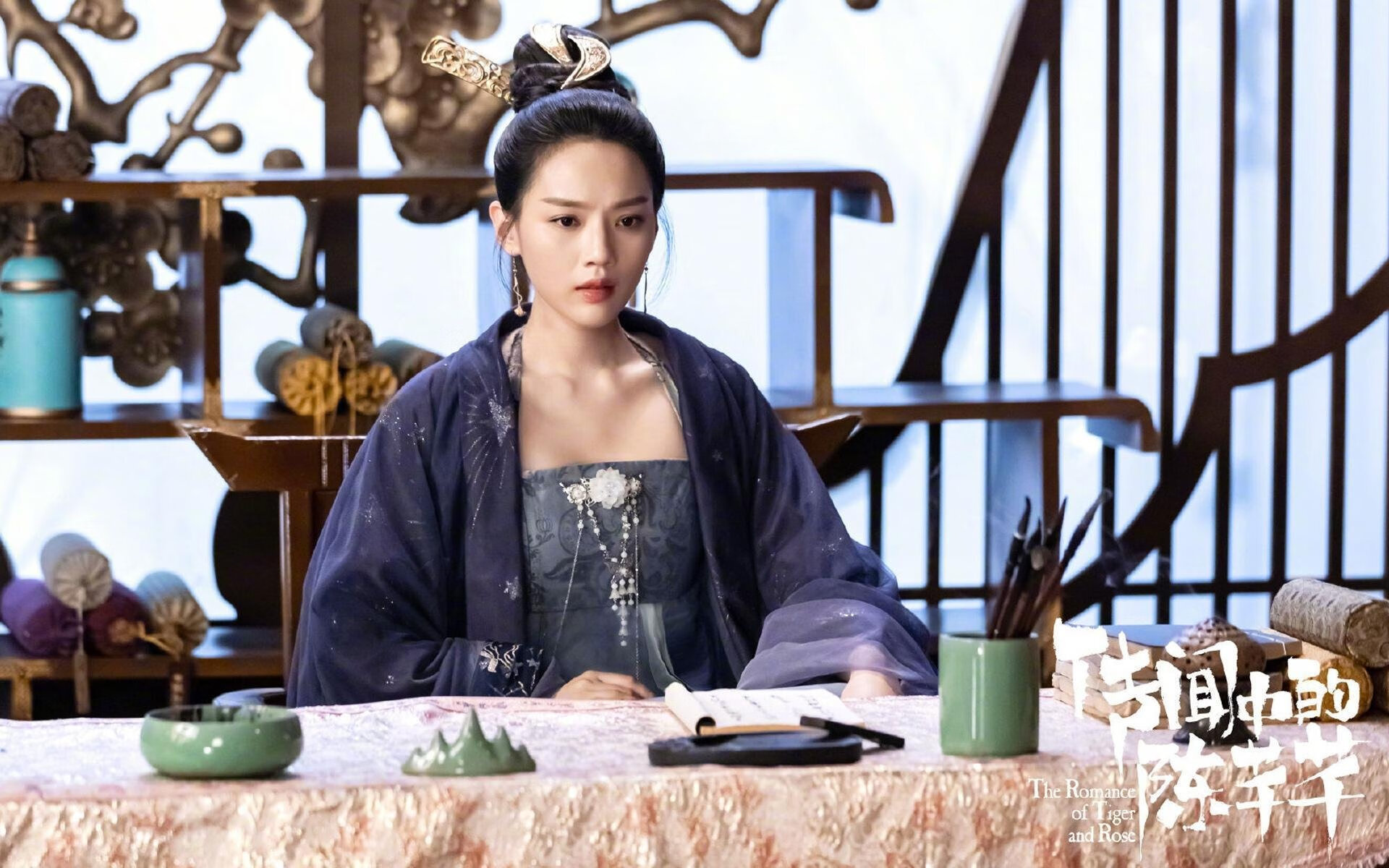 天空跳伞表演,飞越云端感受自由体验,空中跳伞的视频