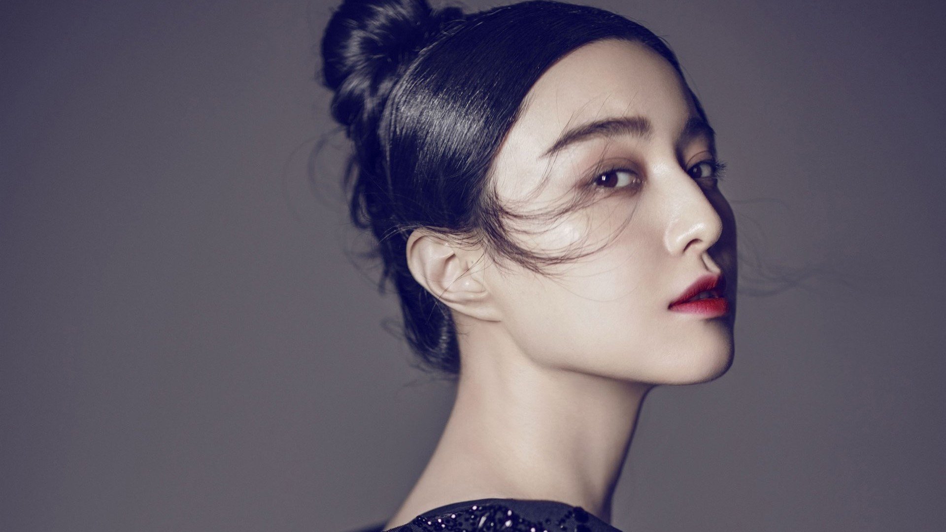 爱游戏综合娱乐-《湖人季后赛前景分析：詹姆斯和戴维斯能否带队走得更远？》，湖人顶薪续约戴维斯