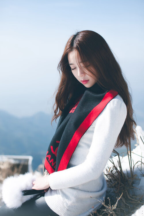 爱游戏体育APP下载-林丹推广课上亲自为小选手做热身，林丹训练视频