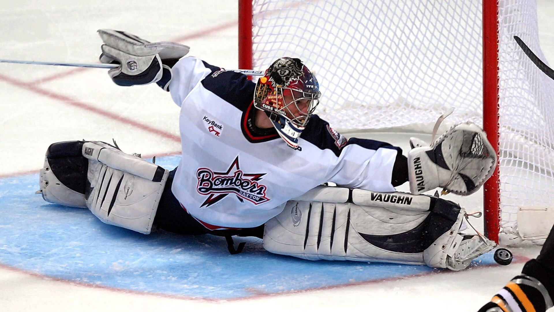 詹姆斯带伤坚持比赛展现职业精神，詹姆斯受伤了