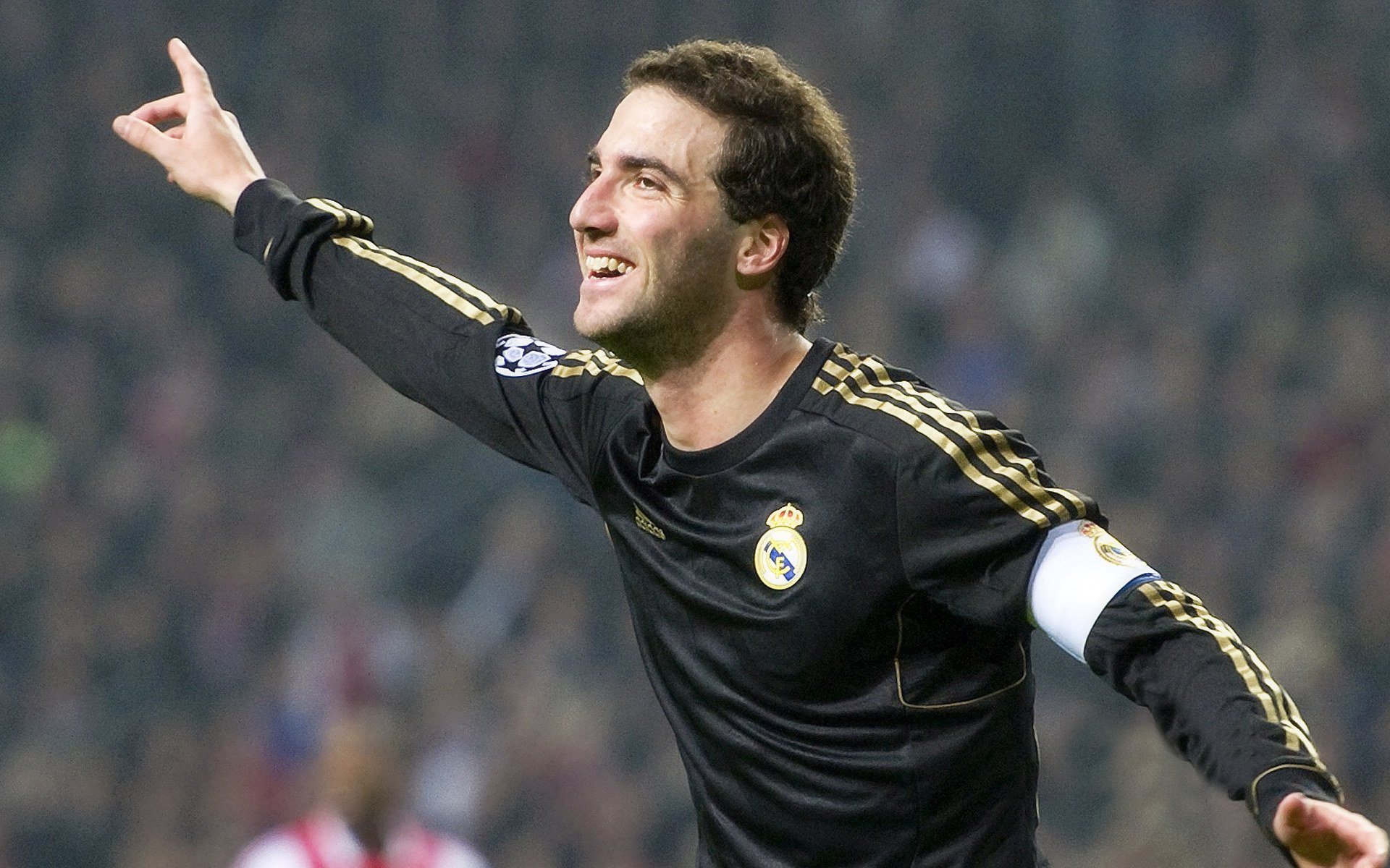 爱游戏电竞-夺冠路上的关键角色：那些或许被低估的玩家，夺取冠军