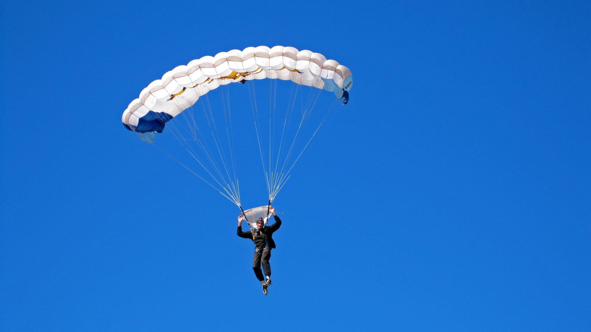 夺冠路上的关键角色:那些或许被低估的玩家,夺取冠军